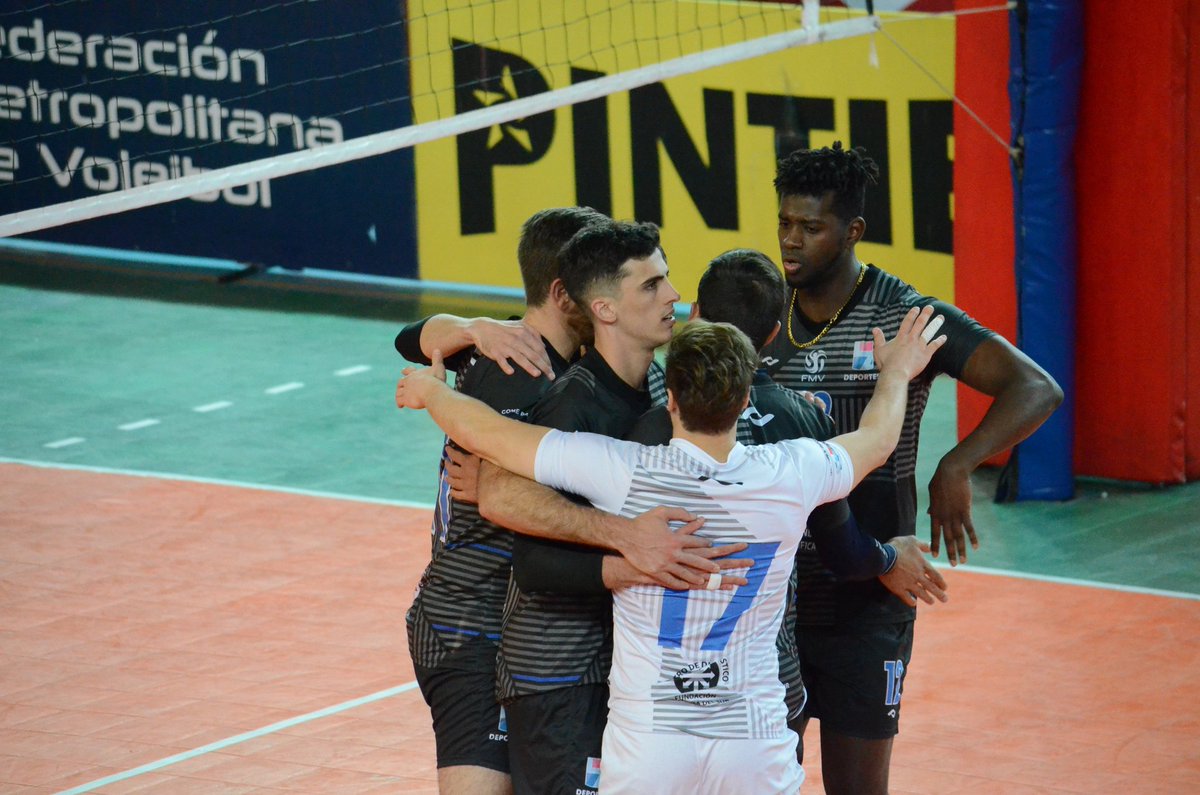 metrovoley's tweet photo. ¡Lo empató Lomas!

El elenco de @MunicipioLdeZ se llevó el 2do chico por 24-26 y el partido con @RiverVoley está ahora 1-1.

#DHM
#LaFinal https://t.co/6kWdDru3Fi