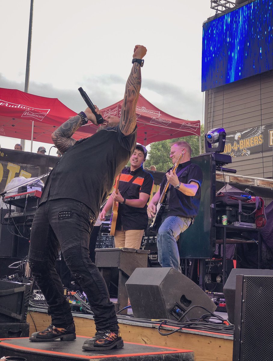 KellyKix's tweet photo. CHEERS🍻 to the final night at @IHSturgis!! It’s been an amazing run of shows. The @Chris_Hawkey Band and crew LOVE it here! #CHBinSTURGIS @budweiserusa https://t.co/SnOCaUOJzO