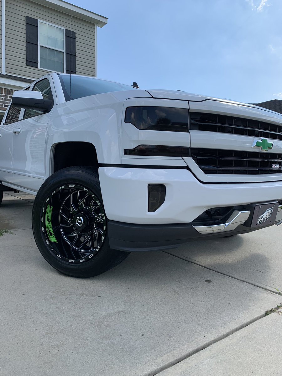 jcpennyB's tweet photo. #wheelwednesday #customoffset #tisoffroad #philadelphiaeagles @customoffsets @tiswheels https://t.co/uLoa7VuKKo