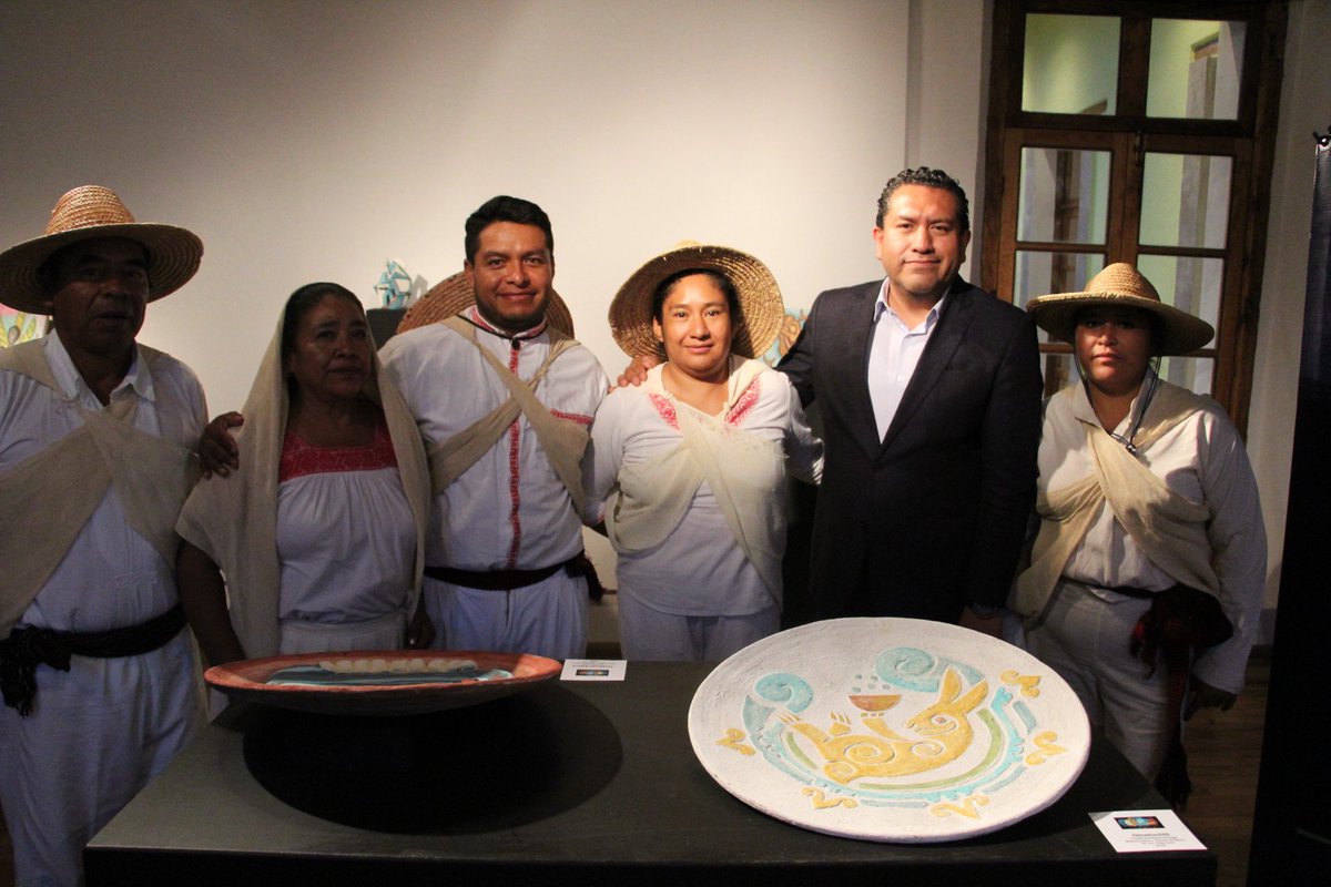 Olaff111's tweet photo. Inauguramos la exposición itinerante "Njät´i" en el #CCRealdelMonte. Resultado del trabajo de vinculación con el Museo Comunitario de La Labranza y el #CCValleMezquital, en el que participaron 28 artistas, bajo el asesoramiento del Mtro. Sergio Trejo.
¡Enhorabuena! 👏 https://t.co/0Gq8EpgFnl