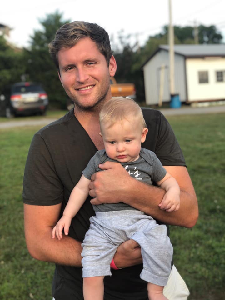 fix_tia's tweet photo. And to think Zach and I swiped left on eachother on tinder before we started dating. #ughdumb #hubbahubba #evensexierasadad https://t.co/jknCmr2cEe