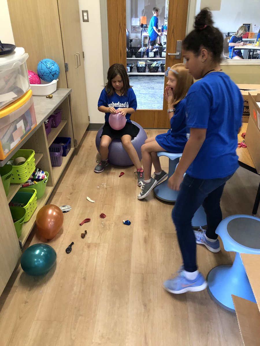 MrsDavisonCRE's tweet photo. Celebrated our “Happy First-day” in third grade! Nothing builds perseverance quite like blowing up balloons to make the tallest balloon tower. 🎈🎉 #HSEFirstDay https://t.co/rsLEeWZDkG