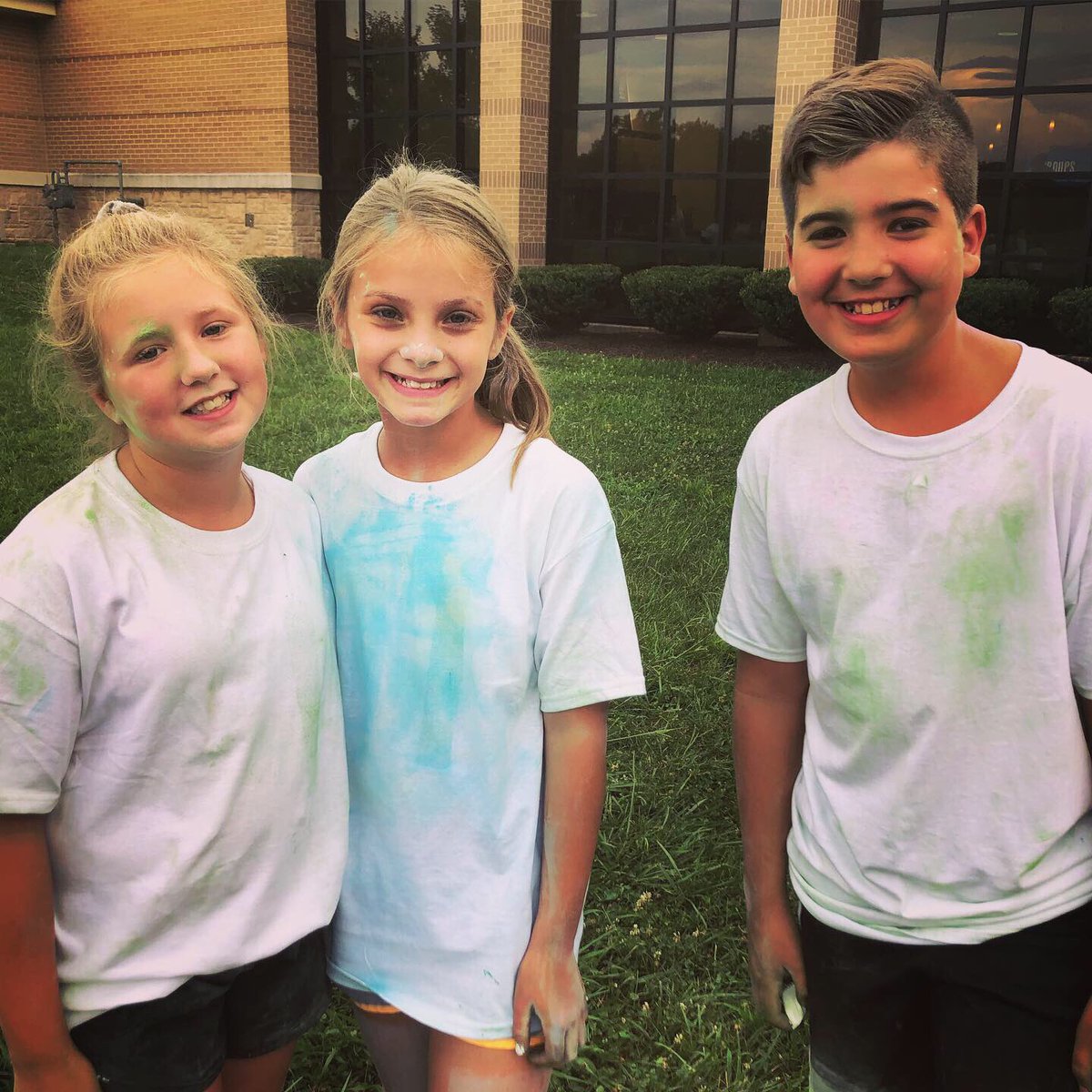 BuffyFrazier14's tweet photo. Color Wars to kick-off the fall semester at WEDPM!!! #colorwars #TKO #firststudents #middleschool #highschool https://t.co/aTIUEp3iUP