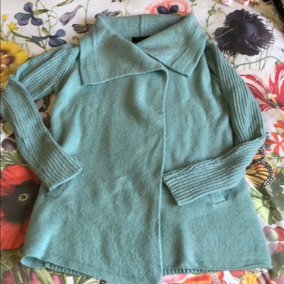 CTYogaCenter's tweet photo. So good I had to share! Check out all the items I'm loving on @Poshmarkapp #poshmark #fashion #style #shopmycloset #anthropologie: https://t.co/bihsKks6Zc https://t.co/d0QiB5sR5K