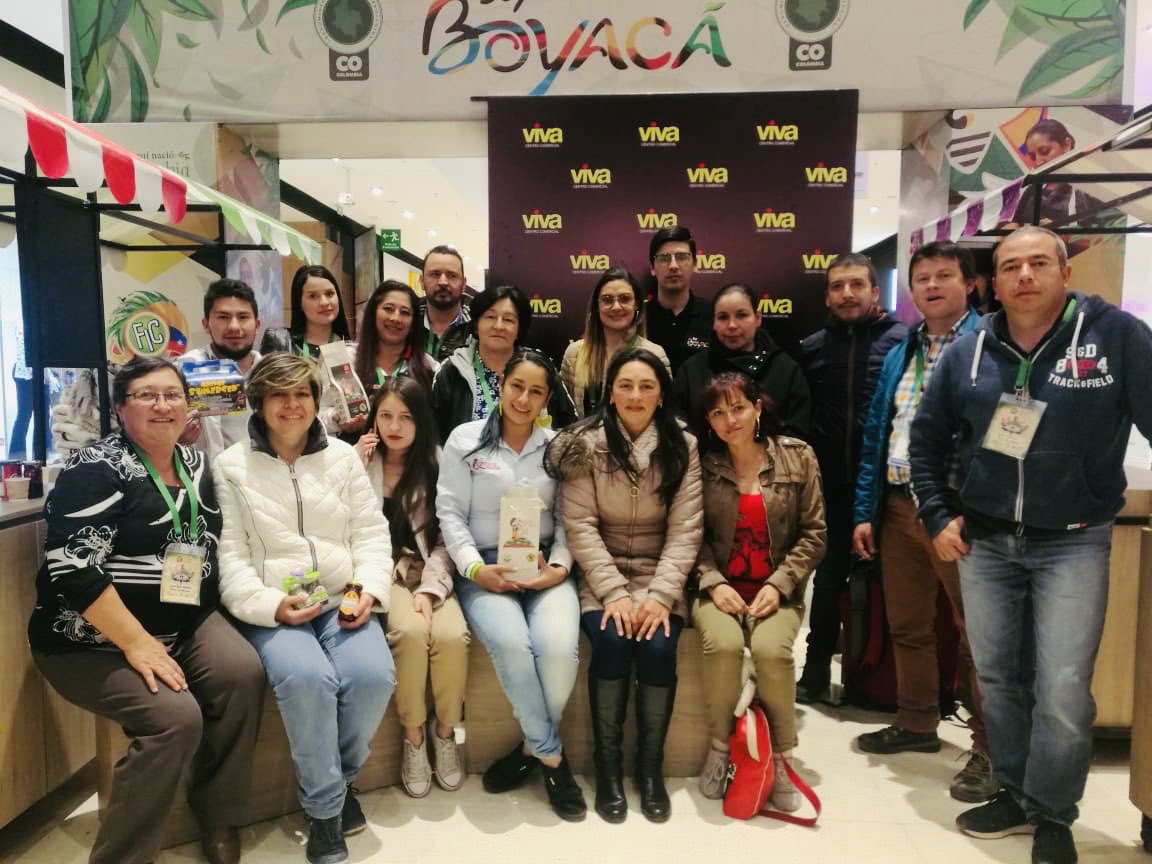 Soy_Boyaca's tweet photo. ¡Hoy #7DeAgosto finalizamos con éxito nuestra #FeriaSoyBoyacáFIC2019! 

Con orgullo, los productos embajadores #SoyBoyacá se vinculan al #Bicentenario, demostrando la grandeza de una tierra productiva que forjó la libertad! 

#CreemosEnLoNuestro
#SomosBicentenario https://t.co/nCDKev5Unw
