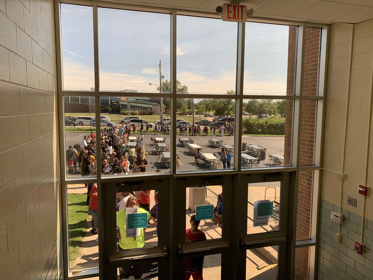 melitaj2's tweet image. @westvikings @WEST_MrsLewis @CatEllingsworth @CaraCrumley @ToriPineWMS great job tonight! Our Back to School Bash was a huge success! Thanks for your vision, dedication &amp;amp; hard work! This event was awesome bc of you! I’m so grateful to be a part of this team! #westisbest