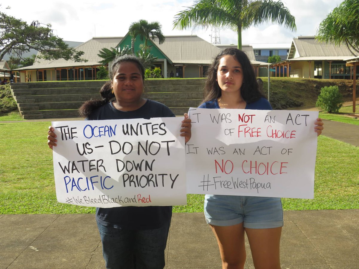 YoungsolwaraP's tweet photo. United in Solidarity for West Papua - our sisters from the Republic of the Marshall Islands and the Republic of Kiribati calling on Pacific Island leaders to:

1. Free the Morning Star flag;

#Pacific4WestPapua #PIF4WestPapua #IamNesia
#UNGA4WestPapua #MSG4WestPapua https://t.co/HAes5baQty