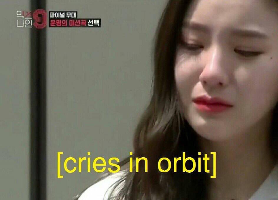 loonasmomager's tweet photo. Can an alien just pick me up in his space ship so he can fly me to Kcon la to see Loona? He can be my space daddy and I’ll signal bonae signal bonae jjirit jjirit jjirit jjirit for him https://t.co/wyUAC9kBJR
