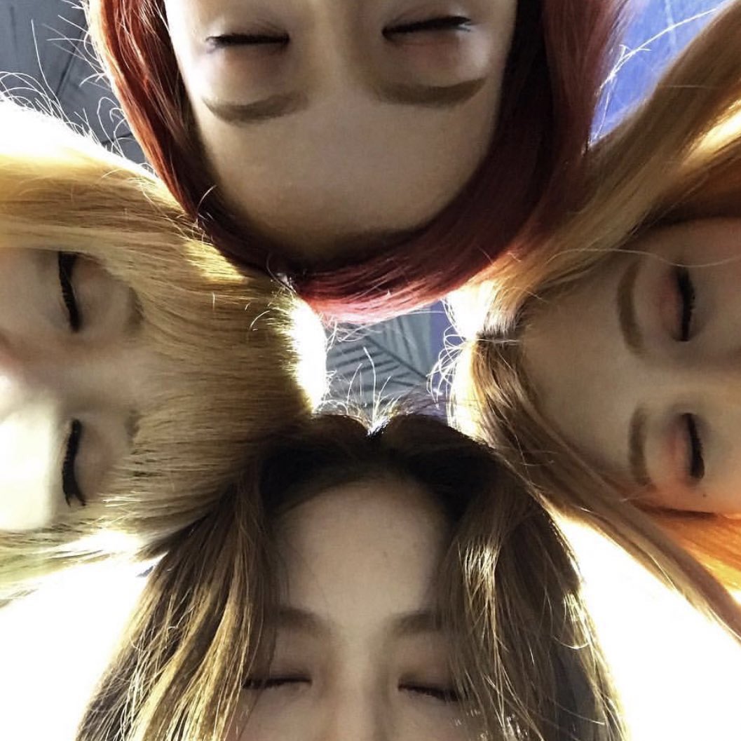 artemis_fall's tweet photo. เอาจริงนะ นี่ไม่เคยคิดว่าจะติ่ง KPOPเลย แต่โดน #BLACKPINK ตกมาแบบงงๆ ความน่ารัก ความมุ่งมั่นของ4สาว มันทำให้ใจสั่น หลงในหลง ขอบคุณนะ #LISA #ROSE #JENNIE #JISOO
ที่ตามฝันจนทำให้เราได้เจอพวกเธอ ได้รัก มีความสุขมากเลย เราจะเป็นบลิ้งที่น่ารักของเธอนะ
#ThreeYearsWithBLACKPINK https://t.co/aVSyRBqYTC