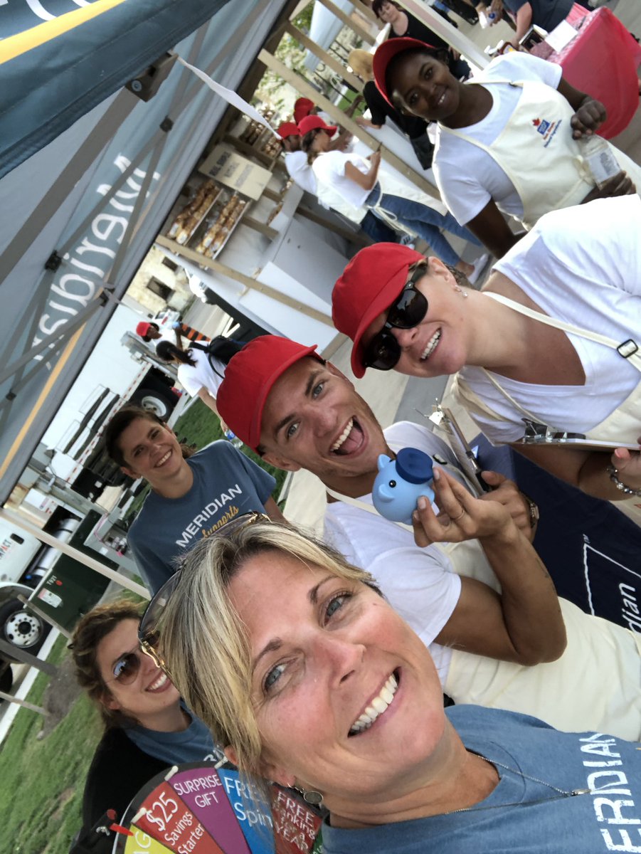 StephanieVeeck's tweet photo. Week 6 #LawnchairLumimata @MeridianCU #MeridianPlace #Barrie @DowntownBarrie with @barriefilmfest outdoor movie series was so much fun. Great meeting so many people and sharing the #Meridiandifference #SummerNights @ssattlermcu https://t.co/3lm4JO2JlF
