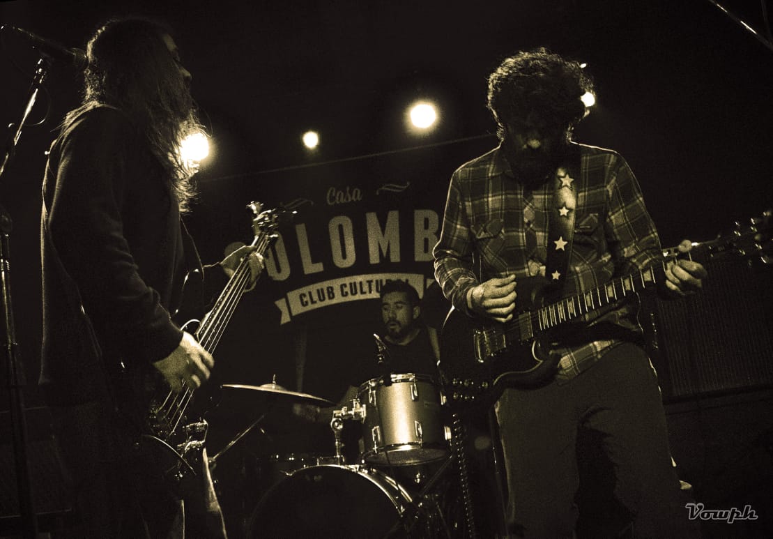 lucas_pez's tweet photo. Algunas imagenes captadas por @vowph_ de @JhonMutante en @CasaColomboCC
#Rock #Grunge #vivo #CasaColombo #photo #JhonMutante https://t.co/Xk2mfDMZJ1