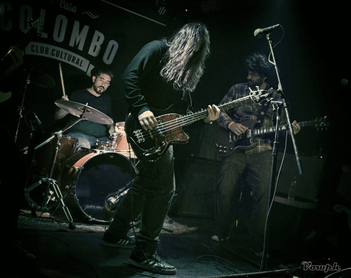lucas_pez's tweet photo. Algunas imagenes captadas por @vowph_ de @JhonMutante en @CasaColomboCC
#Rock #Grunge #vivo #CasaColombo #photo #JhonMutante https://t.co/Xk2mfDMZJ1
