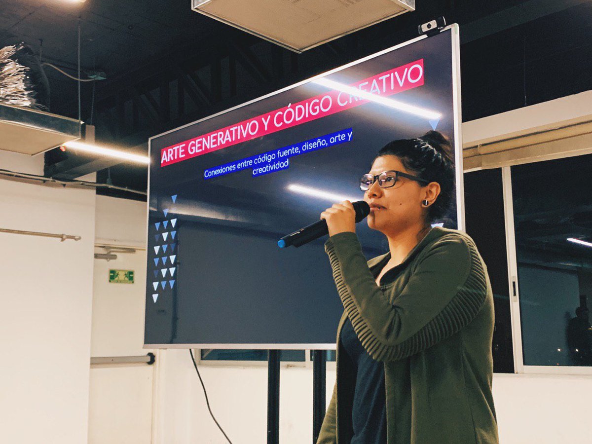 eventloopmx's tweet photo. Nuestra última speaker de la noche es Mitzi Olvera que nos volará la mente con su charla sobre Arte generativo y código creativo.
👩‍🎨 + 👩‍💻 = 🤯
#Eventloop https://t.co/peFhyEuIo4