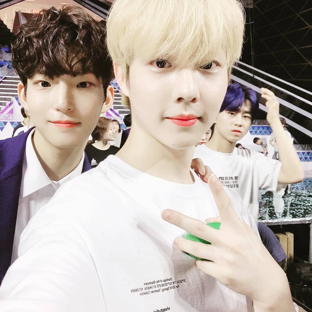 AUbabiesTH's tweet photo. 📷 | เจวอนและชีฮยอกจากอินสตาแกรมมุนจุนโฮค่ะ🤴😽❤❤
cr. (ig) vinc3243 #อูเจวอน #ชเวชยอก #우제원 #최시혁 #WooJeWon #ChoiSiHyuk #AroundUs #AroundUsTrainee https://t.co/B7u2BkEdtQ