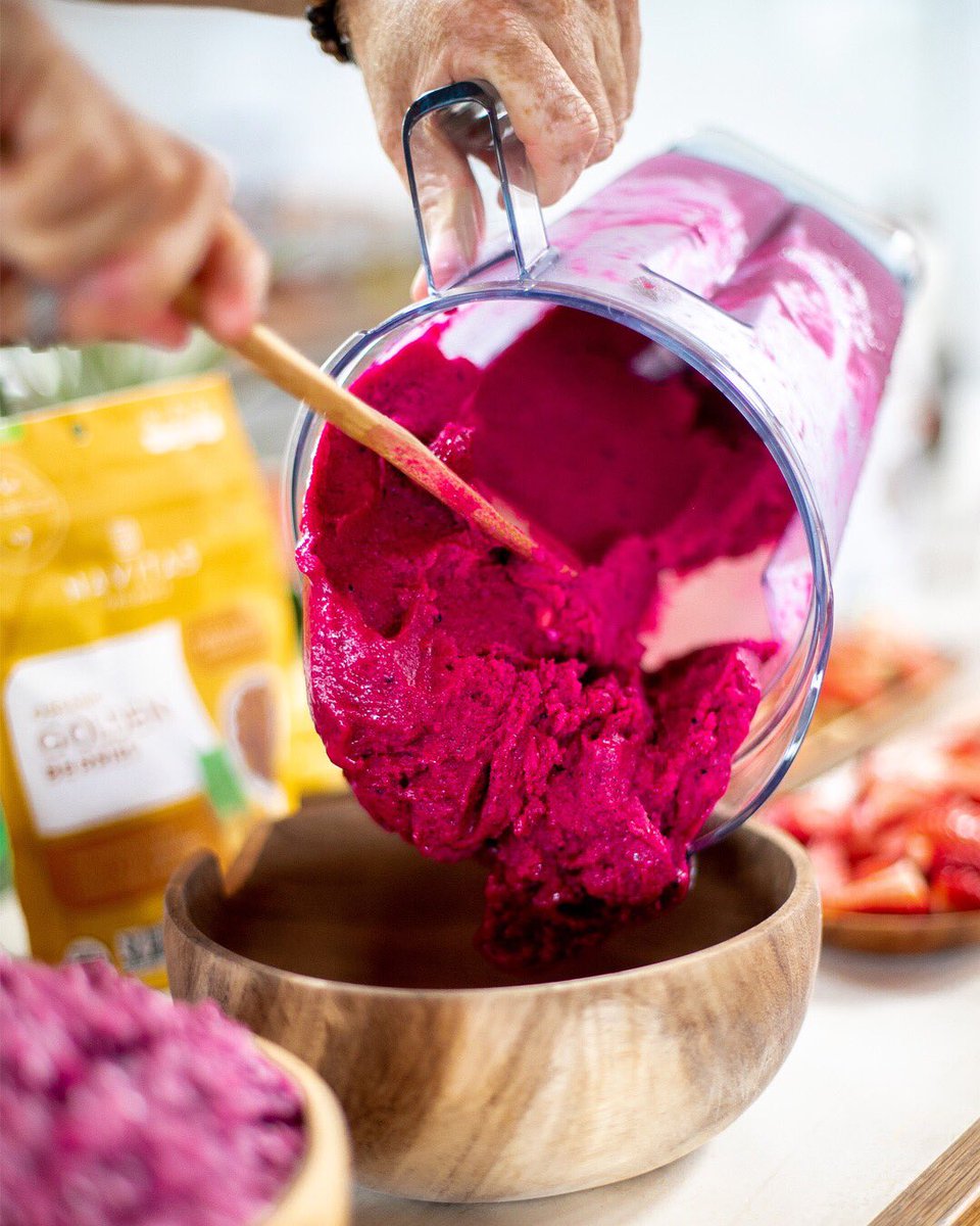 pitayafoods's tweet photo. Would you have a pitaya bowl before dinner, for dinner, or after dinner? 🤔💕 #NoJudgement #PitayaPlus https://t.co/hPFYkN7jea