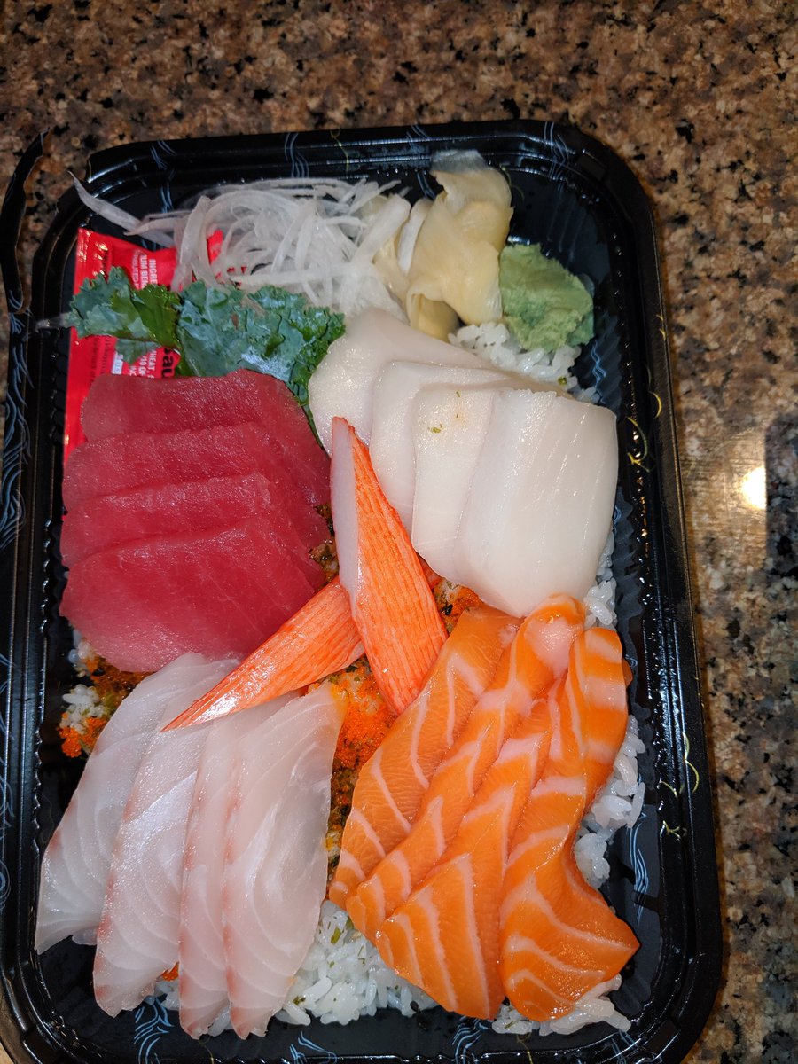 art_artlee's tweet photo. "Tonite'sDinner" #storebought from @woorimart #asianmarket in #princetonjunction #sashimi (#salmon #tuna #whitefish ) #pickledginger + #californiaroll #wasabi+ #shumai #gastronomia #fooddesign #collageart #representationalart #art #arte #artmatters https://t.co/jMCSMnV6fT