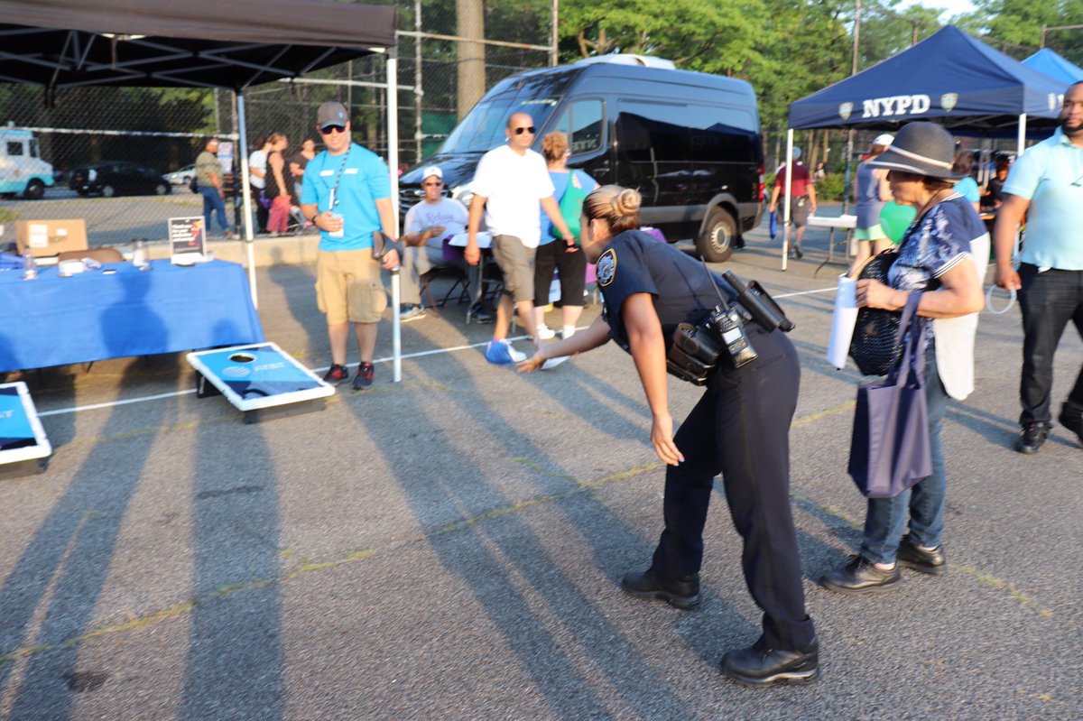 fusionwireless's tweet photo. We had a great time last night participating at the #NationalNightOut supporting our  local #Police in #queensny  @KirkBailey17 @gonty_13 https://t.co/qJ2auktRkh