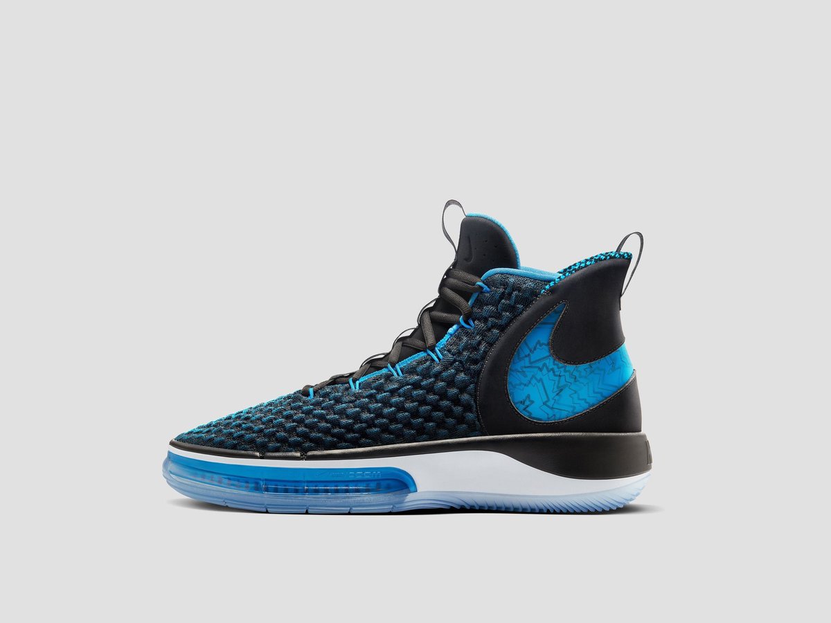 CantBeatAudel's tweet photo. .@Nike officially reveals the AlphaDunk.
The shoe features Flyknit and Zoom Air w/ The Zoom Air unit covering the entire forefoot.
Official Release date 8/9 #AlphaDunk https://t.co/RltDXbWlRo