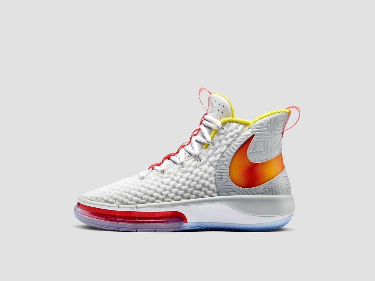 CantBeatAudel's tweet photo. .@Nike officially reveals the AlphaDunk.
The shoe features Flyknit and Zoom Air w/ The Zoom Air unit covering the entire forefoot.
Official Release date 8/9 #AlphaDunk https://t.co/RltDXbWlRo