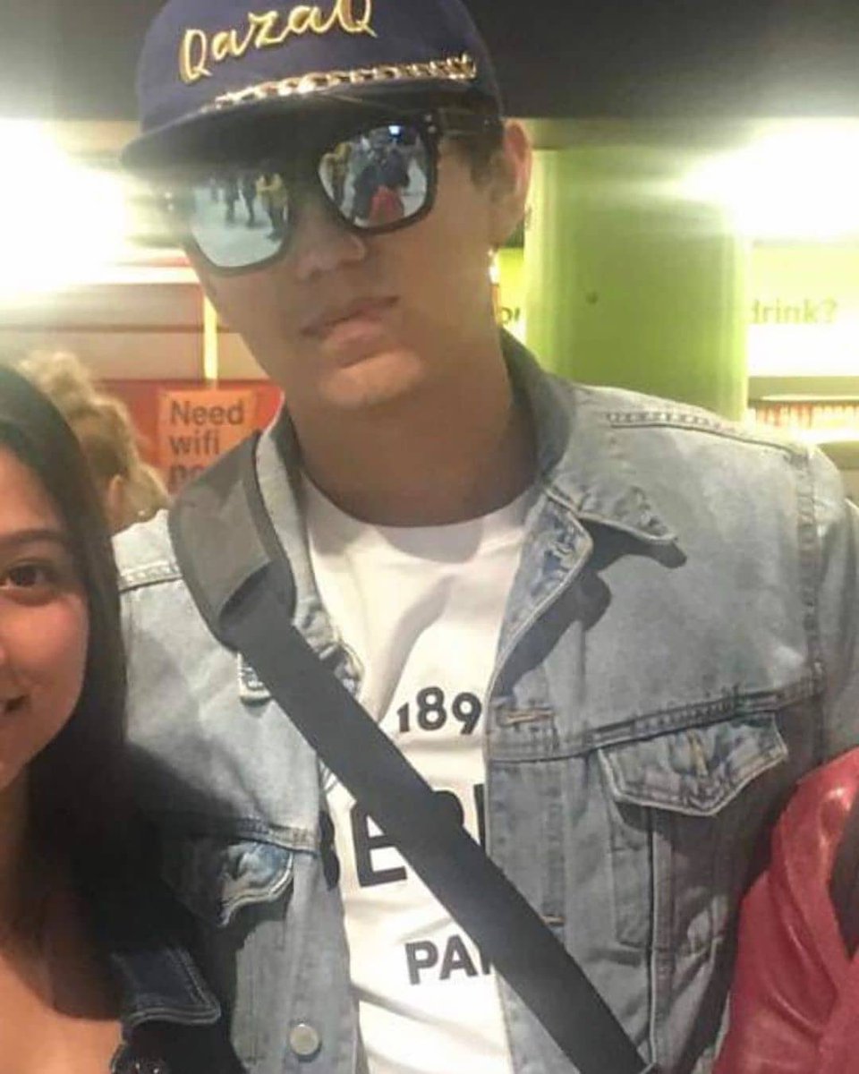 dimash_usa's tweet photo. Thank you, #Dears in Iceland for greeting #Dimash at the airport! 
So glad he arrived safely!
🙏💕🌹🙏💕🌻 #Music 
Cr: @amandaosk94 https://t.co/wiz1fMVFNE