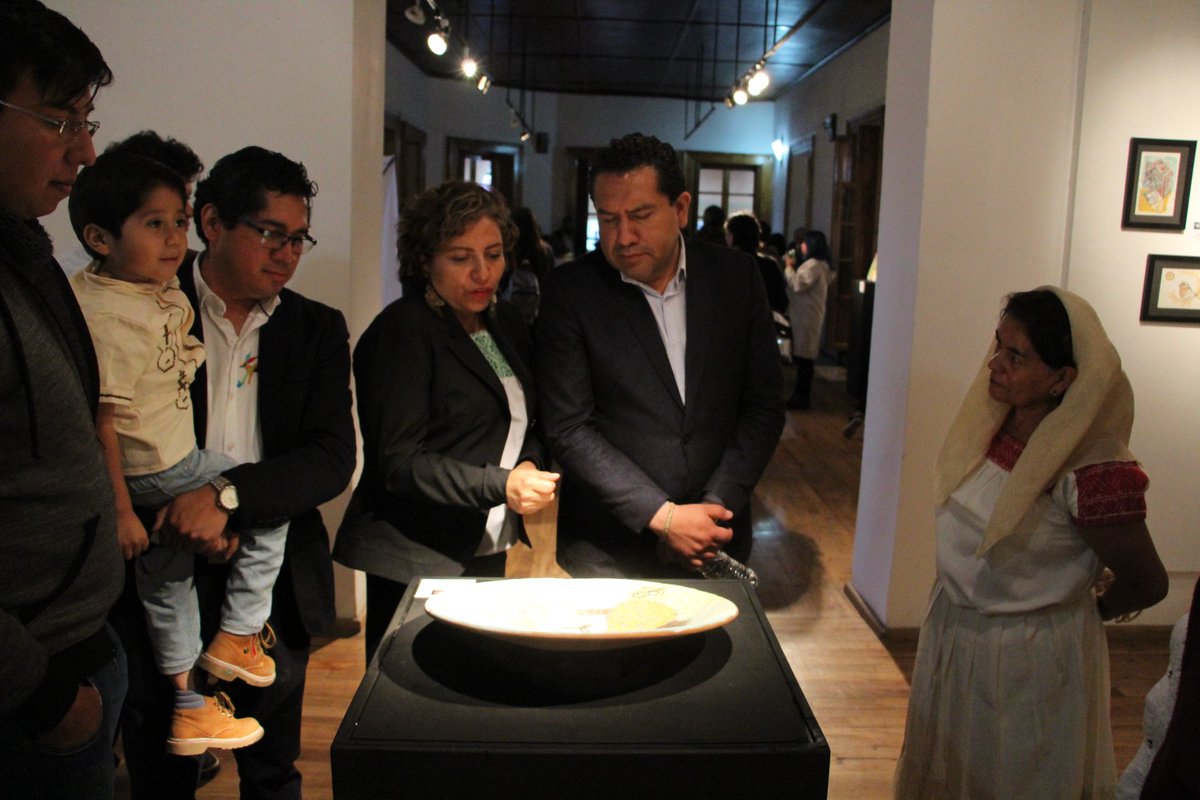 Olaff111's tweet photo. Los invitamos a la exposición itinerante Símbolos Añil "Njät´i" en el #CCRealdelMonte. Obra de mujeres y hombres artistas de Francisco I. Madero e Ixmiquilpan bajo el asesoramiento del Mtro. Sergio Trejo.
¡No te la pierdas! 👏 https://t.co/ennQXdrKmJ