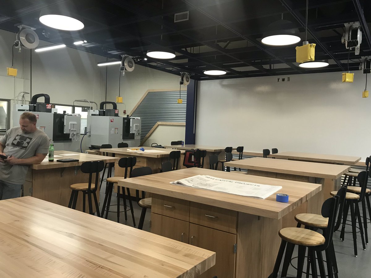 Principal_WHS's tweet photo. The PTLW space is coming together, excited to get students into the space!  @PLTWorg @BulldogLife_WHS @WaucondaHS118 @WaucondaCUSD118 https://t.co/T6JwFHUCzh