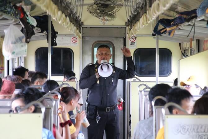 reward_Life's tweet photo. 🚂ทริปนั่งรถไฟเที่ยวนํ้าตกไทรโยคน้อยแบบไปเช้า-เย็นกลับ ราคาถูก นั่งชิวๆและไปหลายสถานที่ด้วยนะ..👉อ่านรีวิวเพิ่มเติม:https://t.co/7brpM1KT1D
#ท่องเที่ยวกับรีวอร์ดไลฟ์ #RewardLife #รีวิวไทยแลนด์ #ReviewThailand #ท่องเที่ยวทั่วไทย #ท่องเที่ยวเมืองกาญฯ https://t.co/WQlxZ6Jv4v