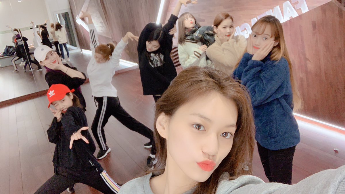 ayako_weme's tweet photo. 위키미키 데뷔 2주년 축하합니다~❤️
만날 수 있어서 정말 행복합니다...
앞으로도 응원할께요!!!
Weki Mekiだいすき😻

#위키미키_2주년_축하해
#WekiMeki_2years_Anniversary https://t.co/9qzpphwbqz