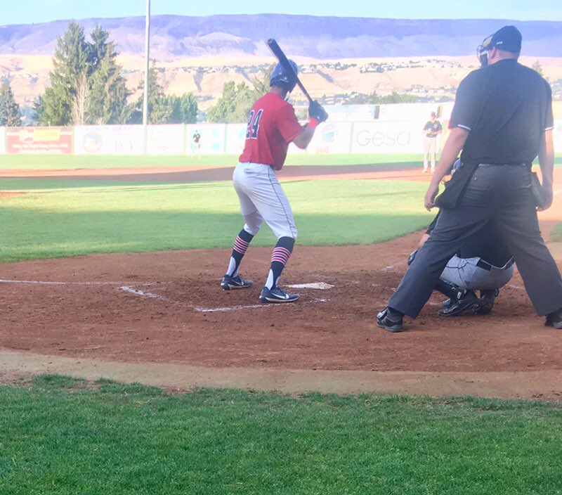 bigmarinersfan's tweet photo. Strong sock game being brought tonight by ⁦@torinm14⁩ #applesox https://t.co/qNUH5kziKL