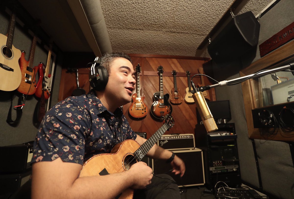 This never gets old 🎸
#kaleigamiao #ukulele #music #musician #ukuleleplayer #hawaii #hawaiilife #hawaiimusic #musicians #musicproducer #newmusic #musiciansofinstagram