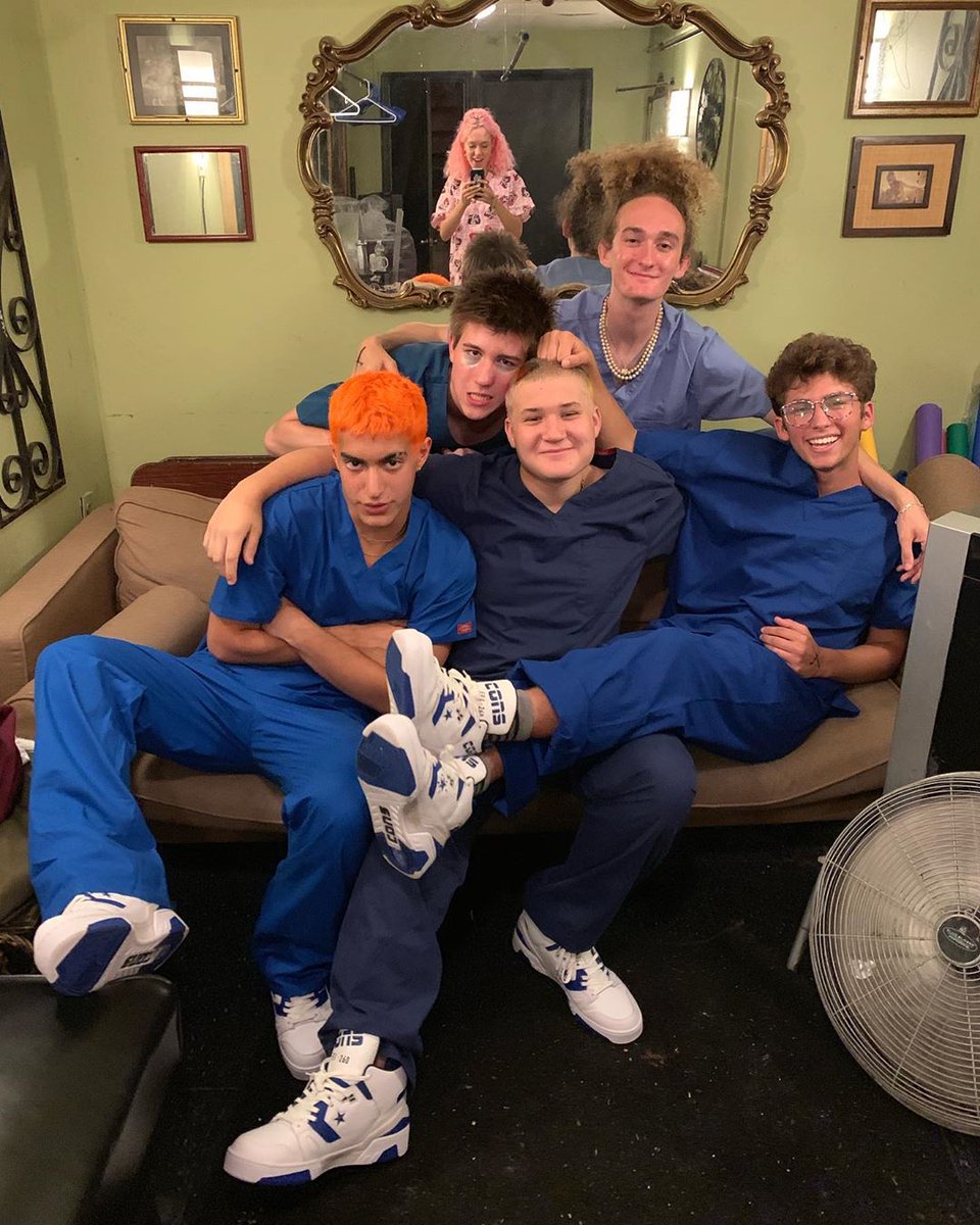RootsFloating's tweet photo. this may be the most 2019 thing of 2019 😂 @DAUNDRYLAY is such a beautifully strange amalgamation of different genres i think the best way to classify them is just saying "they're tight" 😂 https://t.co/IlxnMIbugq #newmusic #newartist https://t.co/XQ3XzFJKrv
