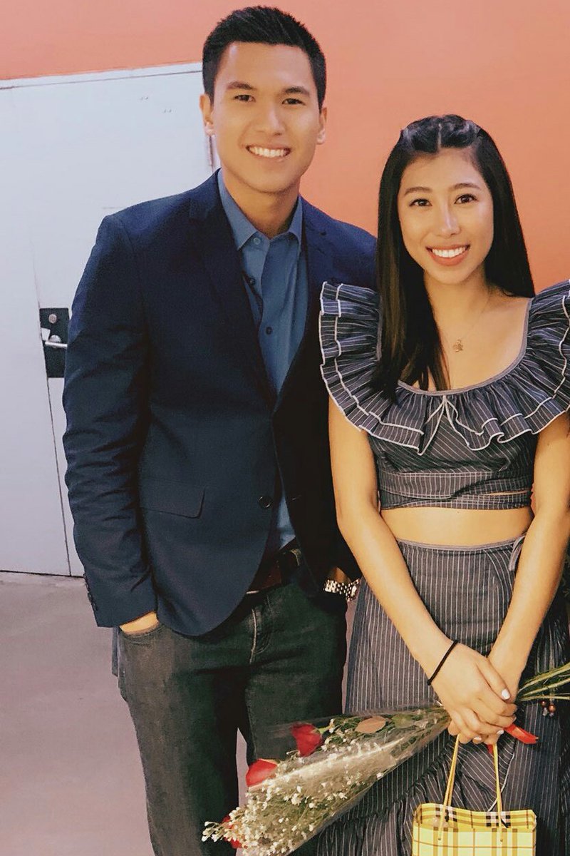 roquehashi's tweet photo. that necklace, hairtie and that person 💛 https://t.co/gasTe0fBLT