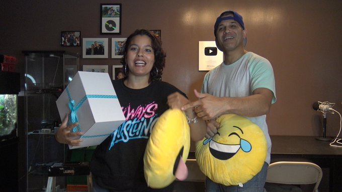 ROCK PAPER SCISSORS CHALLENGE PILLOW FIGHT &amp; MYSTERY BOX  VIDEO: https://t.co/evjvdzg7AP https://t.c<a href="/tag/youtuber"class="tags"><span>#youtuber</span></a><a href="/tag/bitcoin"class="tags"><span>#bitcoin</span></a><a href="/tag/ethereum"class="tags"><span>#ethereum</span></a><a href="/tag/dogecoin"class="tags"><span>#dogecoin</span></a><a href="/tag/livin"class="tags"><span>#livin</span></a>