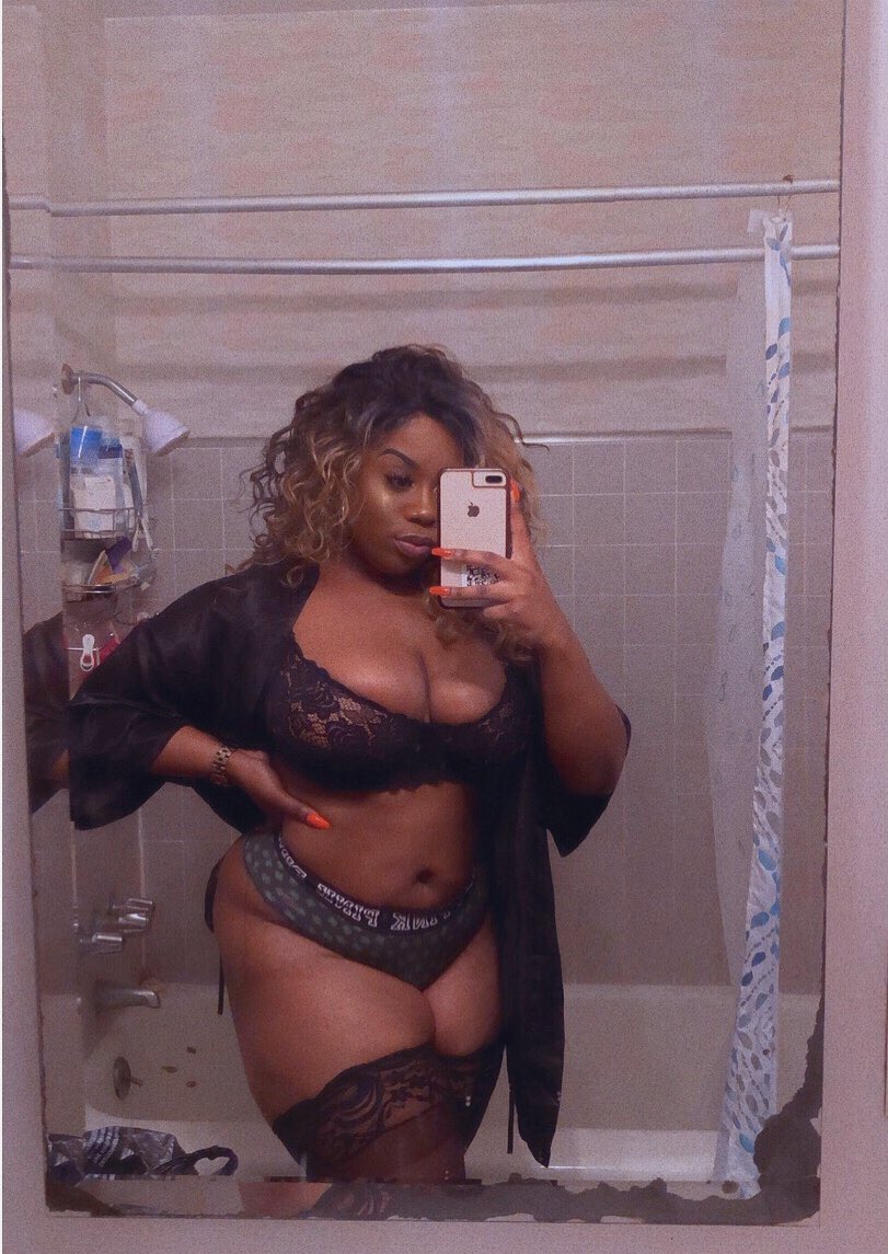 thatsbaae's tweet photo. Throw🔙 until I take more pics😂🙄 https://t.co/0pBR7wD4UM