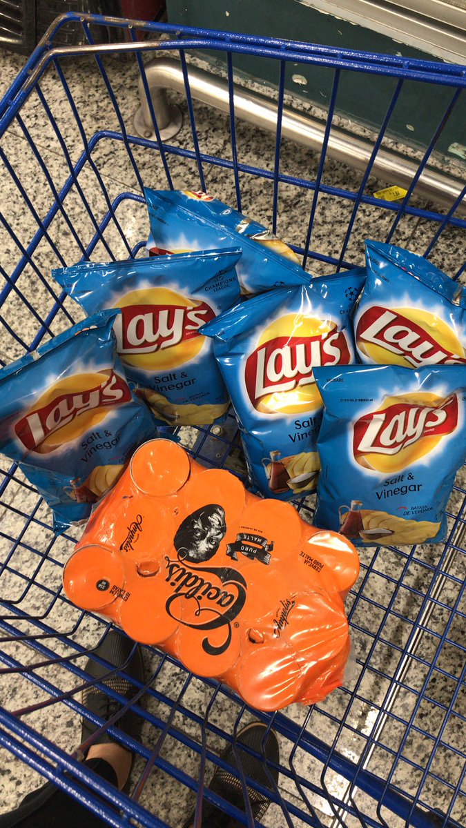 MandVits's tweet photo. @PepsiCoBrasil qdo vc acha as últimas Lay’s Salt &amp; Vinegar do BRASIL!!! @LAYS 🙏 #voltaprasempre https://t.co/QIz673c1KZ