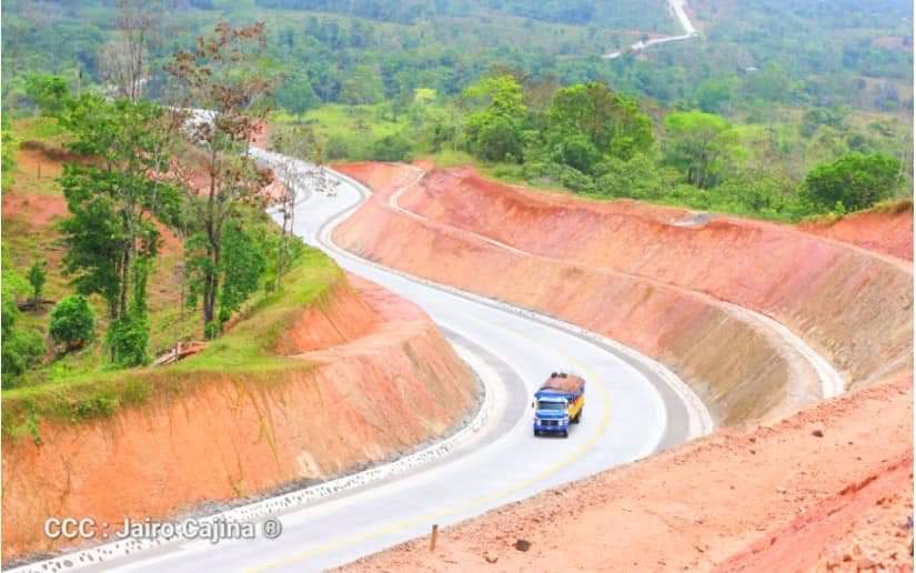 El Gobierno de Reconciliación y Unidad Nacional que conduce el comandante Daniel Ortega y la cra Rosario inicia la construcción de la carretera del tramo Siuna - Rosita. También anunció el inicio de la construcción de la carretera del tramos entre Rosita. #UnidosEnVictorias