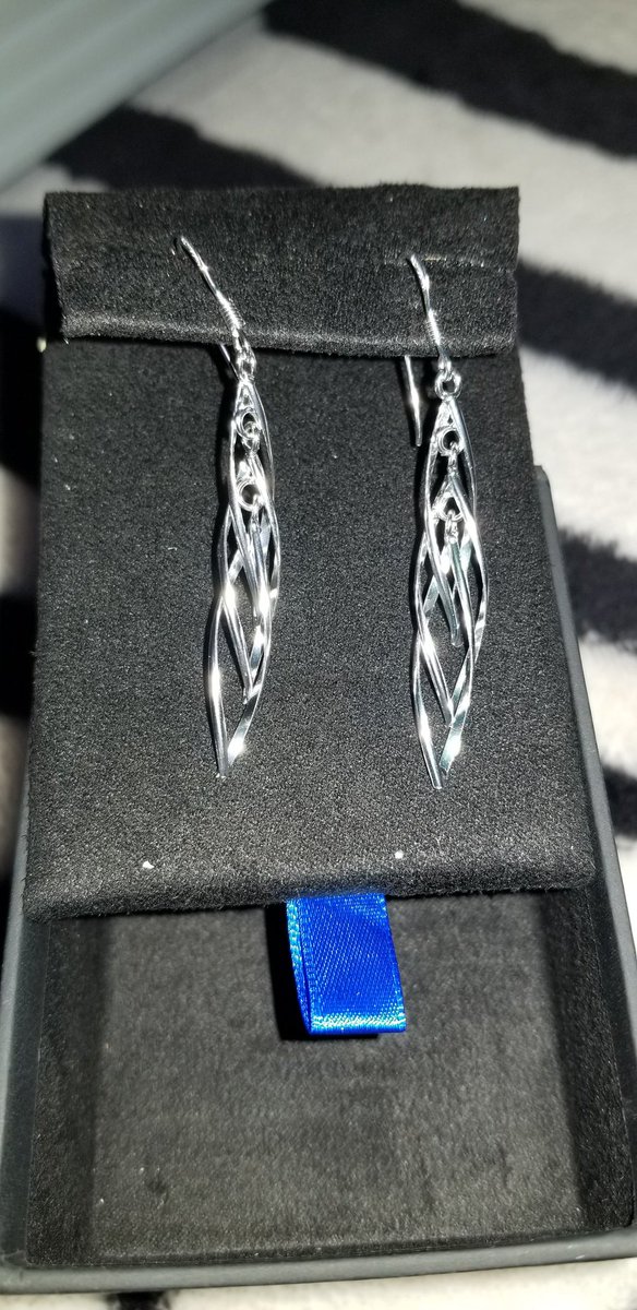 butterfly_lexy's tweet photo. Thank you S for the gorgeous ear rings...what an awesome surprise to open when you just get back to work!! Xoxo love them pics tomorrow wearing them xoxo #thankyou #livethem #silverjewelry https://t.co/lnWDXIssc2