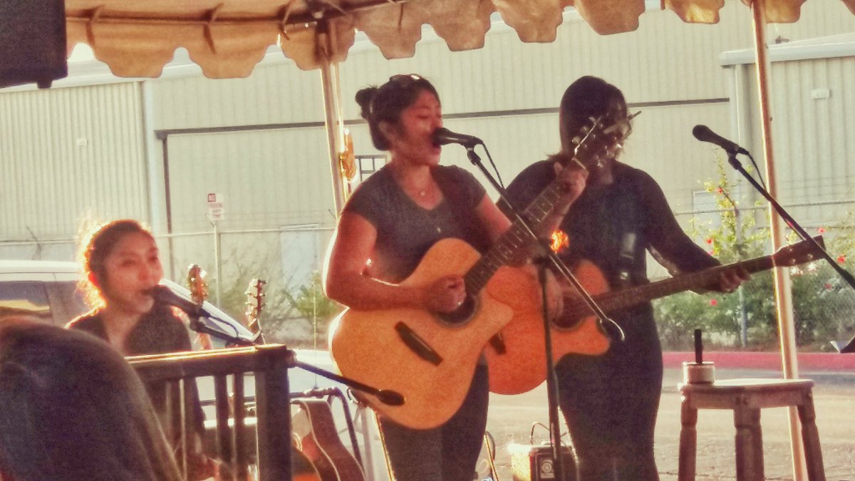 RAMEKEGA's tweet photo. Happy Wednesday! Absolutely love the crowd here at @Hangar24Brewing! #greatvibes
#livemusic #liveperformance #originalsongs #singersongwriters #bands #Redlands #SunliteInstruments #gigging #showups #musicianslife https://t.co/0aZ3w9bBLD