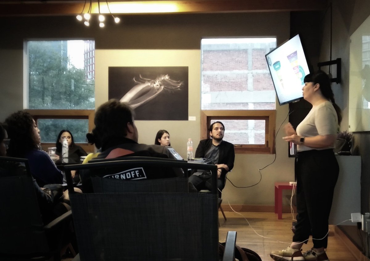 angelbc's tweet photo. Y @marianitadepina lo hace de nuevo: Una de las clases estrella del #SMMBC de @mutant_mx (@ Noox in Ciudad de México) https://t.co/wLGRLqUovc https://t.co/AR4m7cePfS