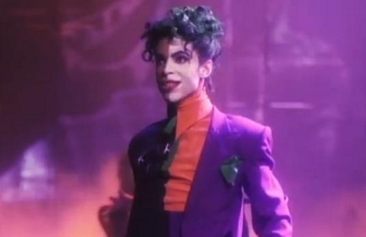 Unbreakable75's tweet photo. 30 years ago this week in 1989, #Prince's #Batdance was the #1 song in the US! #GetTheFunkUp #Batman89 #Batman30 https://t.co/jxInshL6t7