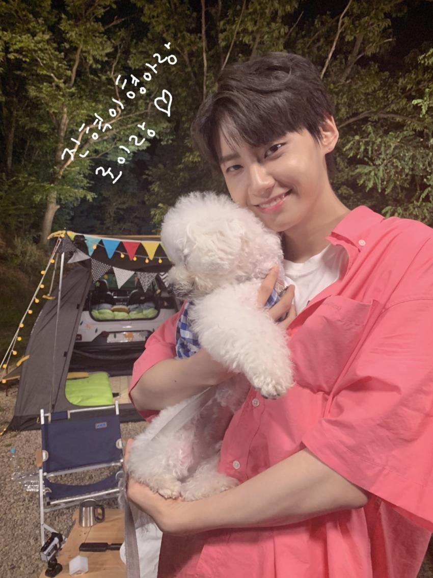 JINHYUKTH's tweet photo. 🌤

สวัสดีตอนสายๆนะครับทุกคน วันนี้แอดเอารูปน่ารักๆของจินฮยอกที่ถ่ายคู่กับน้องหมามาฝากทุกคนกันครับ ขอให้วันนี้เป็นวันที่ดีของทุกคนนะครับ 💙

#อีจินฮยอก #이진혁 #LEEJINHYUK #PRODUCE_X_101 #UP10TION https://t.co/Rmlur8xipj