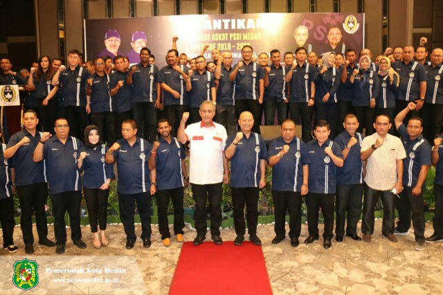 pemko_medan's tweet photo. Pengurus Asosiasi Kota (Askot) PSSI Kota Medan periode tahun 2019-2023 resmi dilantik, Rabu (07/08) di Le Polonia Hotel. Atas kepengurusan baru ini Pemko Medan siap mendukung Askot PSSI Kota Medan dalam memajukan Persepakbolaan di Kota Medan.
#medanrumahkita #Askot #PSSIKotaMedan https://t.co/gg2QI5QmXC