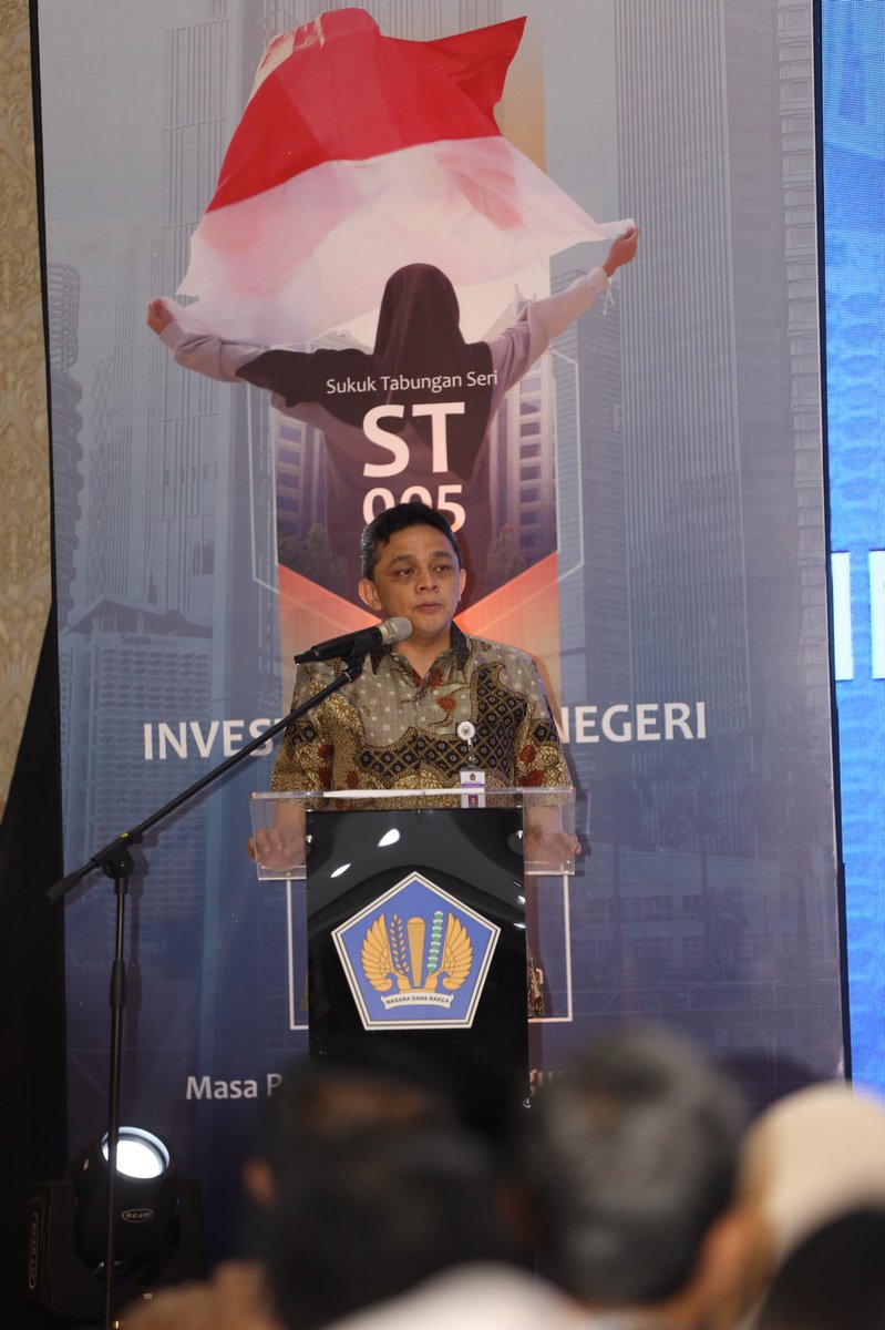 DJPPRkemenkeu's tweet photo. Salah satu instrumen penguatan ekonomi kita adalah dengan memperluas basis investor. Saat ini upaya yang dilakukan adalah dengan menerbitkan surat berharga negara ritel yang bisa dibeli oleh masyarakat Indonesia. SBN ritel ini salah satunya adalah #ST005.
#JadiLebihBijak https://t.co/BU6uT1QFzh