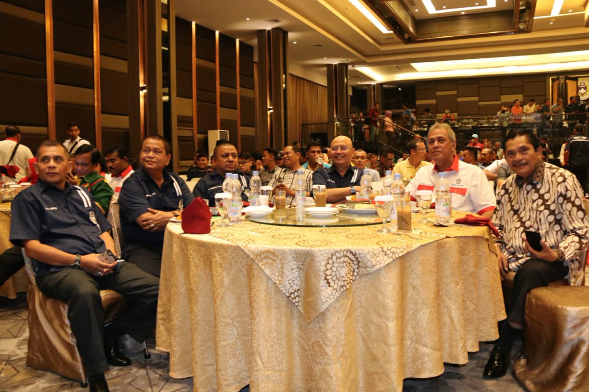 diskominfomedan's tweet photo. Pengurus Asosiasi Kota (Askot) PSSI Kota Medan periode tahun 2019-2023 resmi dilantik, Rabu (07/08) di Le Polonia Hotel. Atas kepengurusan baru ini Pemko Medan siap mendukung Askot PSSI Kota Medan dalam memajukan Persepakbolaan di Kota Medan.
#medanrumahkita #Askot #PSSIKotaMedan https://t.co/fzhGf7ePxW