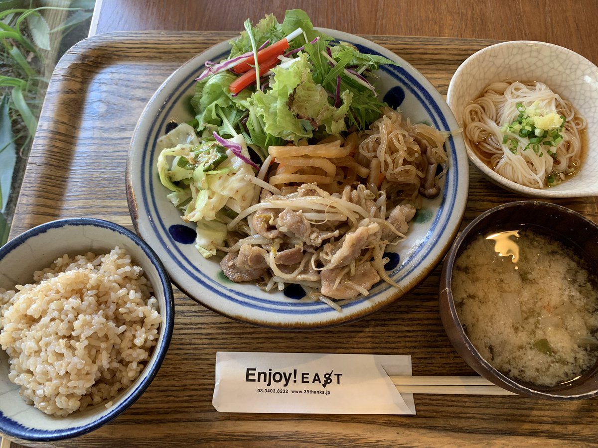 Enjoy East 本日の和食ビュッフェ ご飯は玄米か十六穀米から選べて 全てお代わり自由 ランチ 玄米 お昼ご飯 定食 渋谷 千駄ヶ谷 北参道 食べ放題 ヘルシーランチ 和食 ごはん 新宿御苑 東京体育館