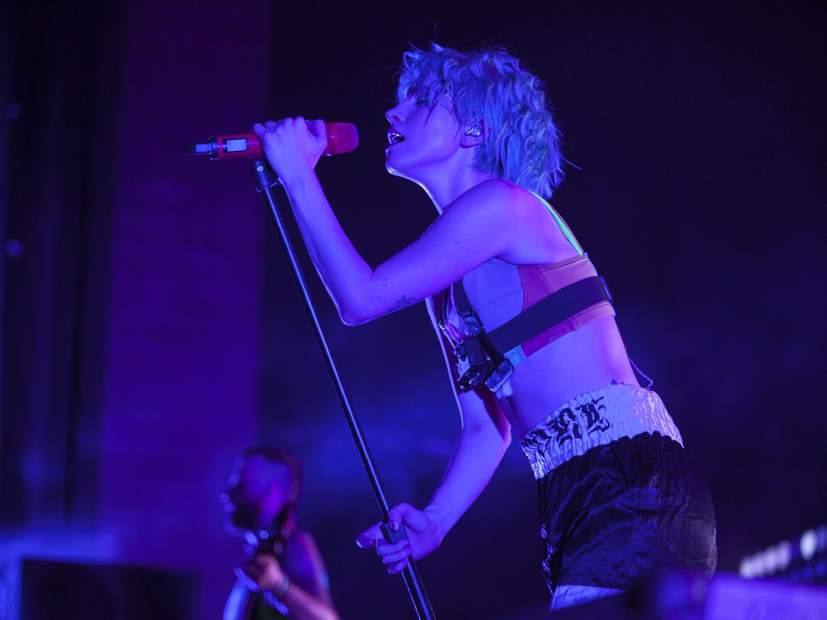 paramore_otd's tweet photo. 8th August 2014 - Ak-Chin Pavilion, Phoenix, AZ
#paramore #hayleywilliams #phoenix https://t.co/0rfdSnJO1x