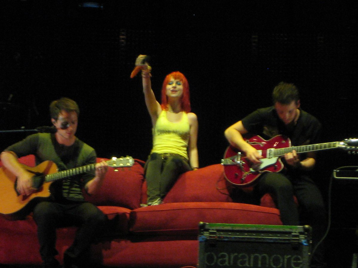 paramore_otd's tweet photo. 8th August 2010 - Darien Lake Performing Arts, Darien Center, NY
#paramore #hayleywilliams #darien https://t.co/lqemmIJSzQ