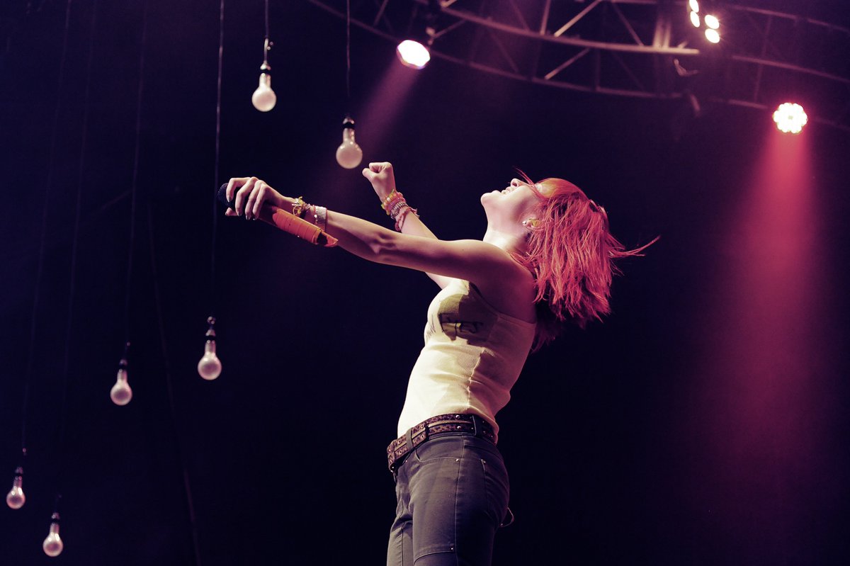 paramore_otd's tweet photo. 8th August 2010 - Darien Lake Performing Arts, Darien Center, NY
#paramore #hayleywilliams #darien https://t.co/lqemmIJSzQ