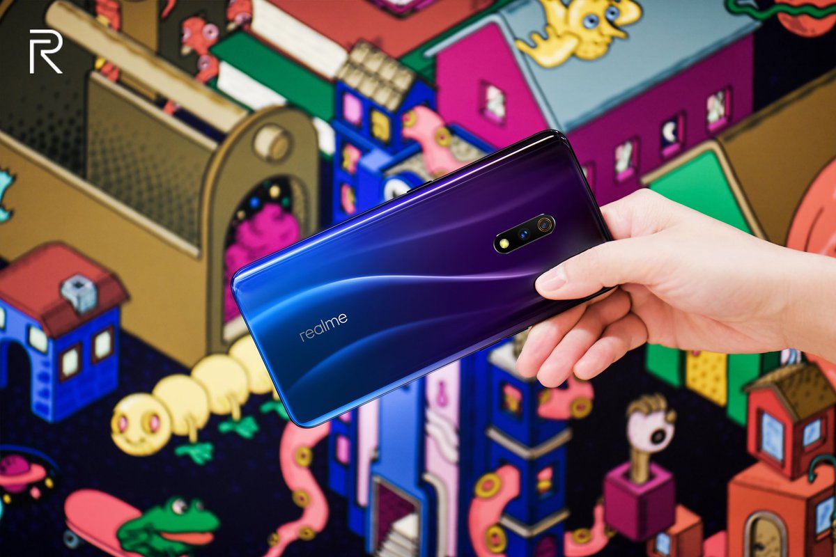 realmeindonesia's tweet photo. Kamera 48MP Sony IMX586 realme X siap untuk menangkap momen ceria kamu bersama teman-teman pas lagi hang out. Jangan lupa untuk coba-coba fitur kerennya seperti Chroma Boost, Super Nightscape dan Pop-up selfie kameranya!
#realmeX #PopUpGeneration #DareToLeap https://t.co/eP9Lc6vOLE