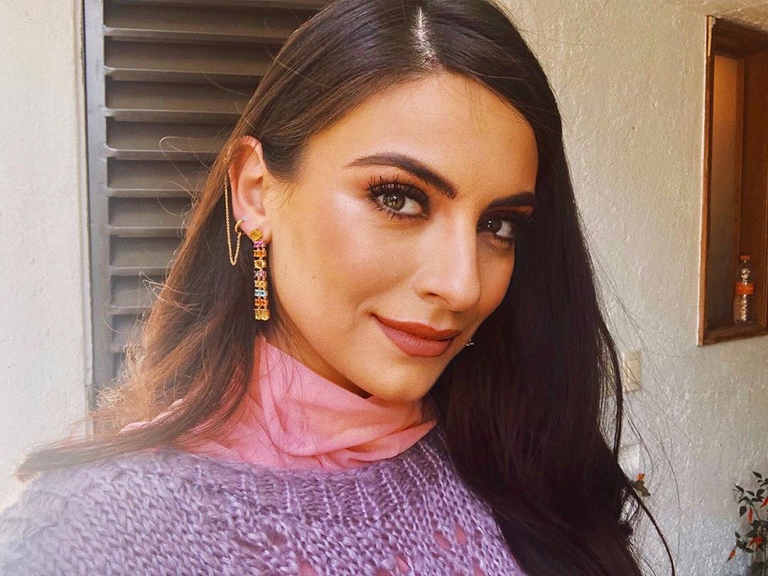 AnaBrecoEc's tweet photo. 💜💕 @tousjewelry ¿Como va su veranito?🧜🏻‍♀️ 
Si es bueno vivir todavía es mejor soñar, y lo mejor de todo es..Despertar 
La vida es un constante cambiar y solo podemos CREARNOS, cuándo cambiamos y podemos mantenernos despiertos❤ @anabreco #miboni #lomejorestaporvenir 
#vivesefeliz https://t.co/fmReXfMv3A